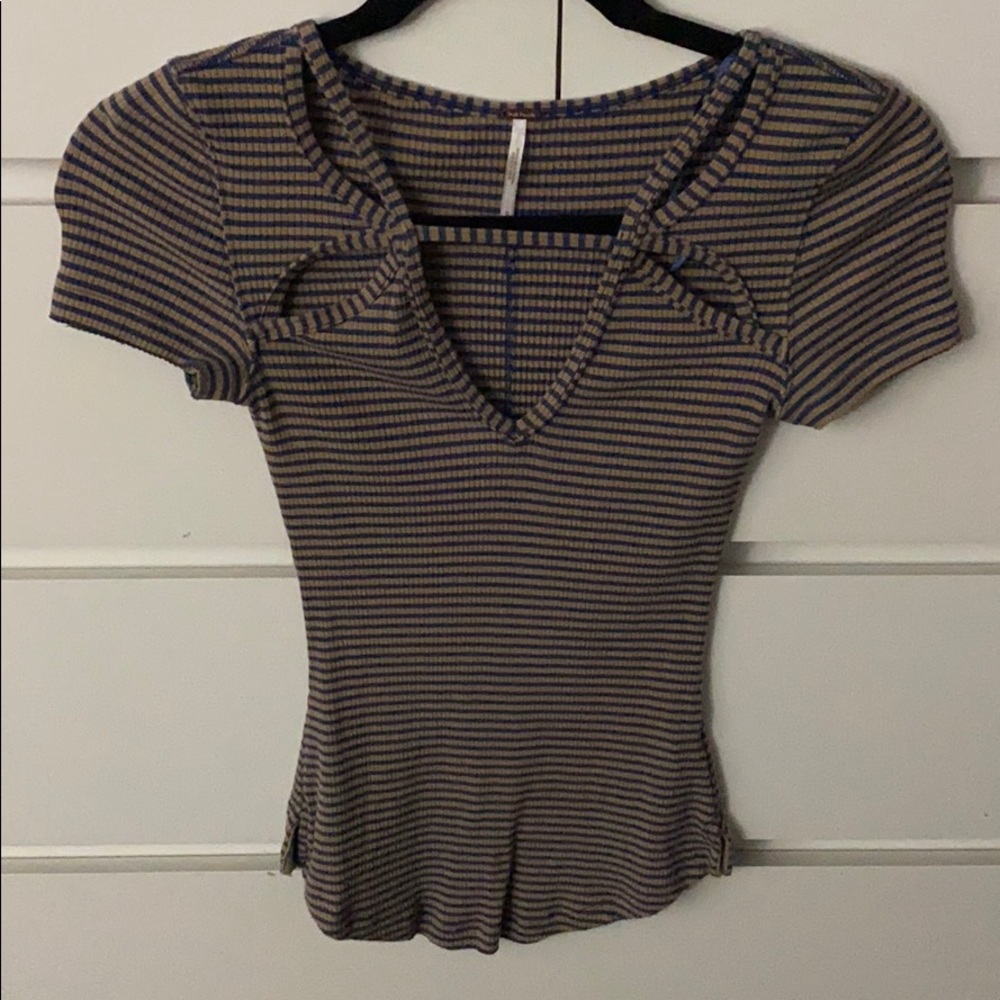 Small free people tee shirt with neck detail